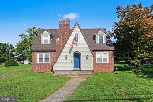 2740 N George St, YORK, PA, 17406-3019 | Card Image