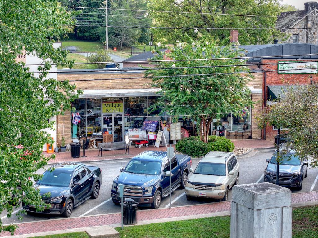 793 E Main St, Blue Ridge, GA 30513