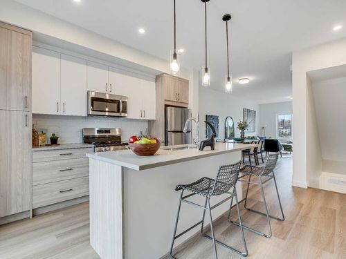1305-200 Southridge Dr, Okotoks, AB, T1S0B2 | Card Image