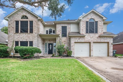 1027 E Hampton Dr, Pearland, TX, 77584-7618 | Card Image