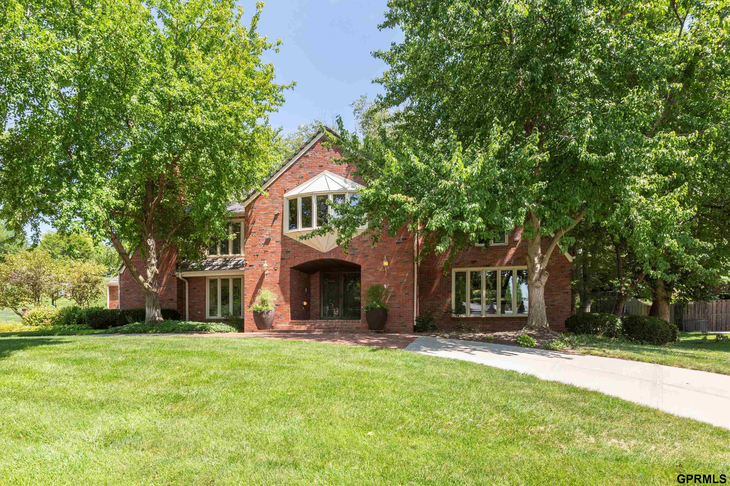 Fieldcrest Dr, Omaha, NE 68114