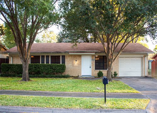 718 E Martin Ln, Sherman, TX, 75090-8452 | Card Image