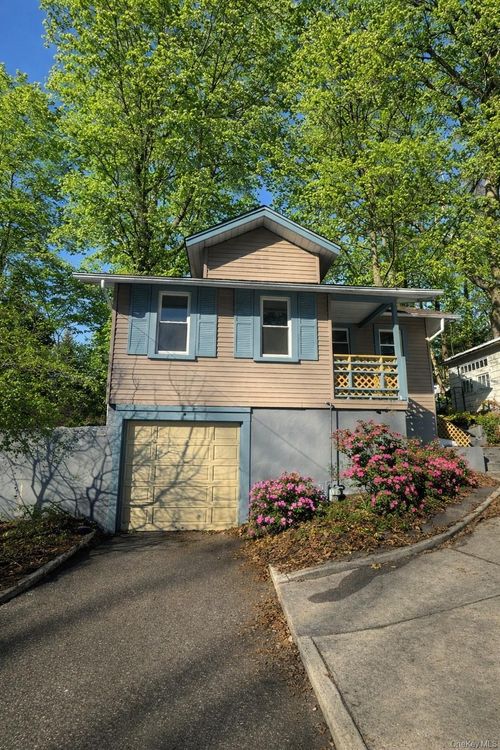 45 Abbott Dr, Halesite, NY, 11743-2123 | Card Image