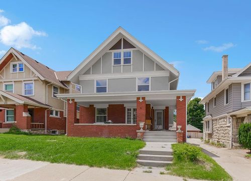 3128 Southwest Trfy, Kansas City, MO, 64111-2710 | Card Image