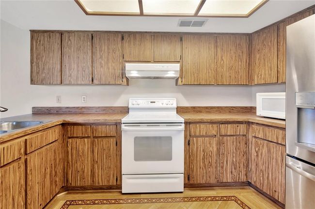 2556 Arborwood Dr, House other with 4 bedrooms, 2 bathrooms and null parking in Valrico FL | Image 4