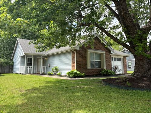 4053 N Cambray Dr, Fayetteville, AR, 72703-5049 | Card Image