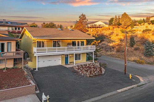 1201 Front St, Klamath Falls, OR, 97601-1923 | Card Image