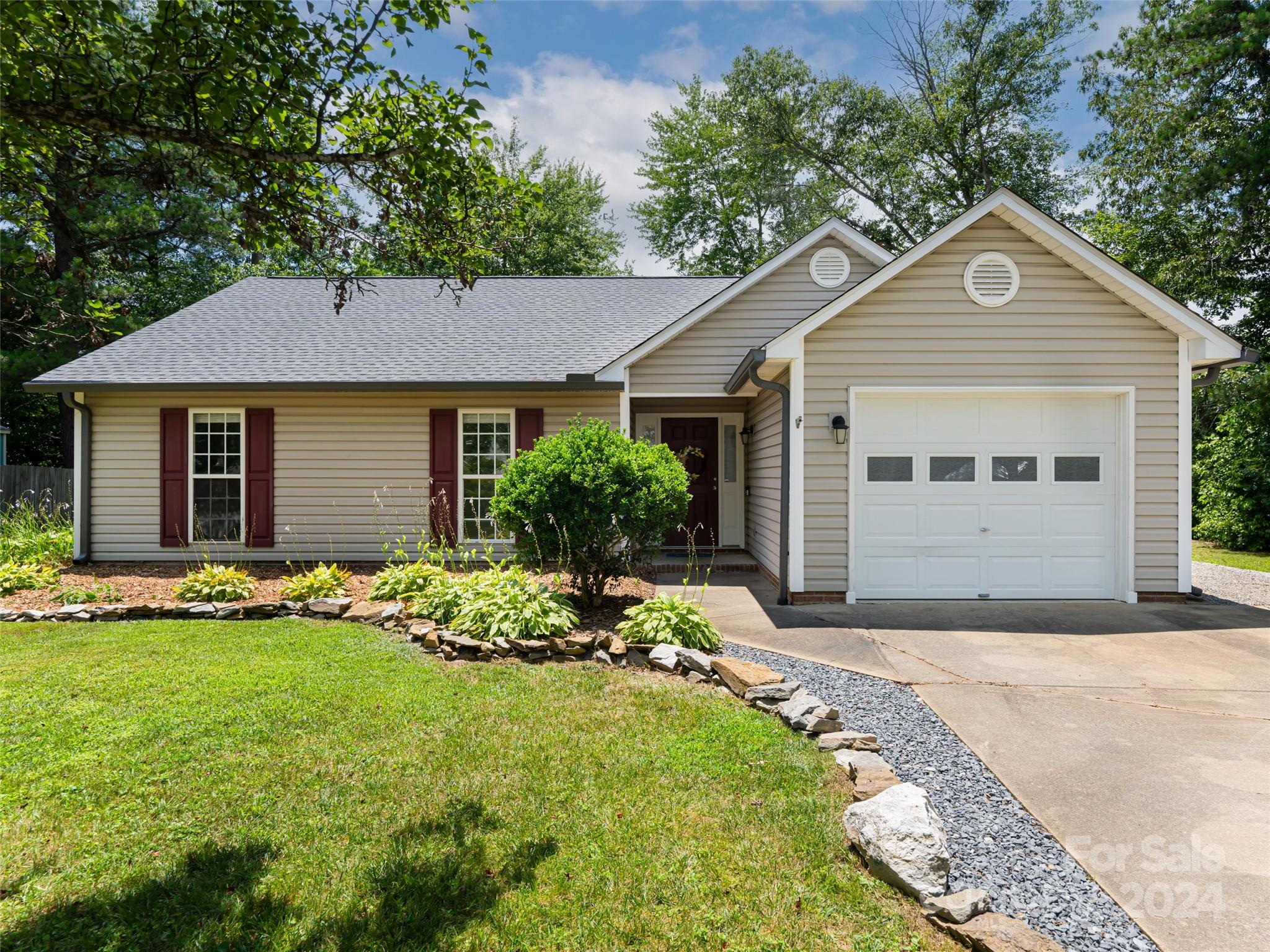Barrington Ct, Fletcher, NC 28732
