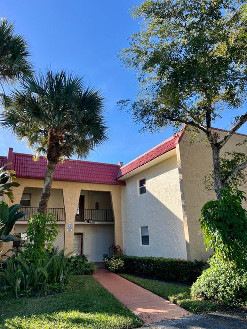 156 Lake Evelyn Dr, West Palm Beach, FL, 33411-2025 | Card Image