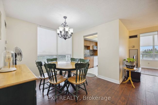 401 - 330 Alton Towers Cir, Condo with 2 bedrooms, 2 bathrooms and 1 parking in Scarborough ON | Image 7