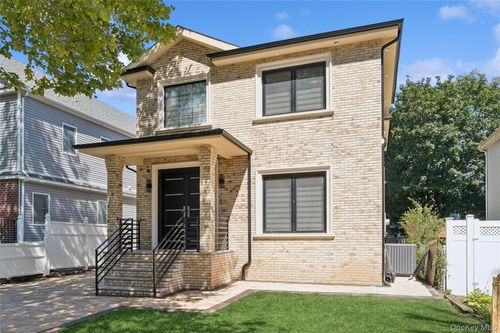 81 265th St, Glen Oaks, NY, 11004-1534 | Card Image