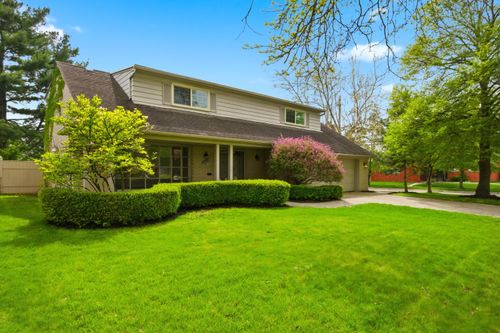 653 Perrien Pl, Grosse Pointe Woods, MI, 48236-1132 | Card Image