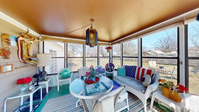 Screened in porch | Image 29
