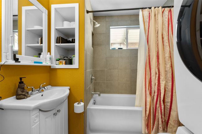 Full bath with vanity and shower / bath | Image 36