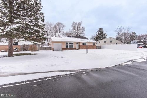 746 Spruce Rd, WARMINSTER, PA, 18974-4324 | Card Image