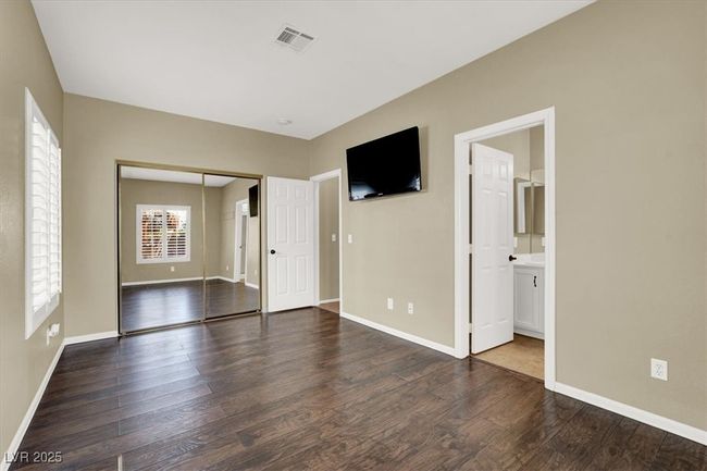 Downstairs bedroom with en suite bathroom | Image 18