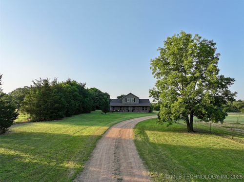 2415 E Harbert Rd, Tishomingo, OK, 73460-4064 | Card Image