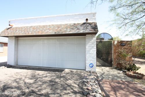 2139 E 10th St, Tucson, AZ, 85719-5927 | Card Image