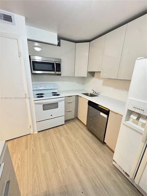 apt-510-4160 Inverrary Dr, Lauderhill, FL, 33319-4576 | Card Image