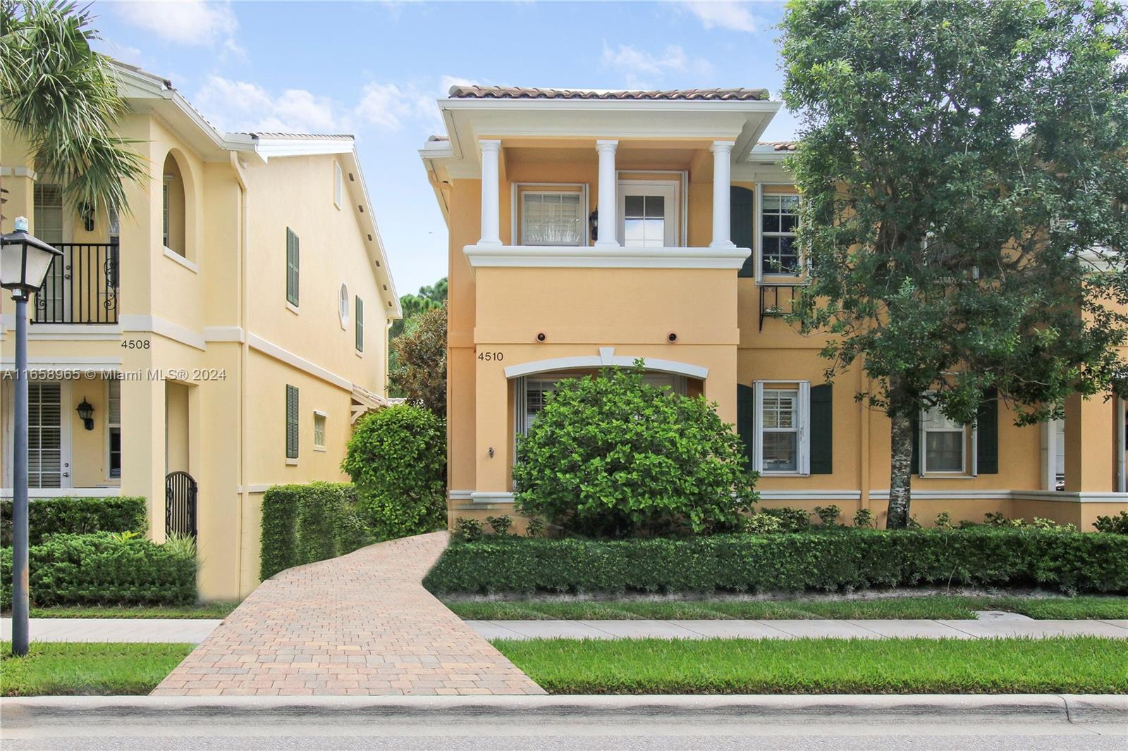 Illicium Dr, Palm Beach Gardens, FL 33418