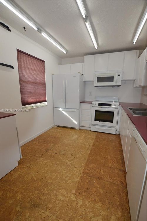 apt-402-425 Se 11th Ter, Dania Beach, FL, 33004-4523 | Card Image