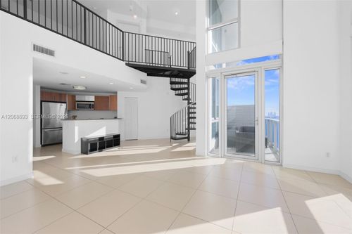 l-1214-300 S Biscayne Blvd, Miami, FL, 33131-5312 | Card Image