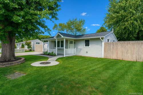 29 Boulevard Ave, Central Islip, NY, 11722-3114 | Card Image