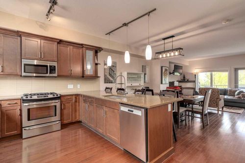 407 Valley Ridge Manor Nw, Calgary, AB, T3B6C4 | Card Image
