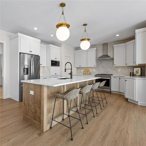 980 17th Ave Sw, Mount Vernon, IA, 52314-9201 | Card Image