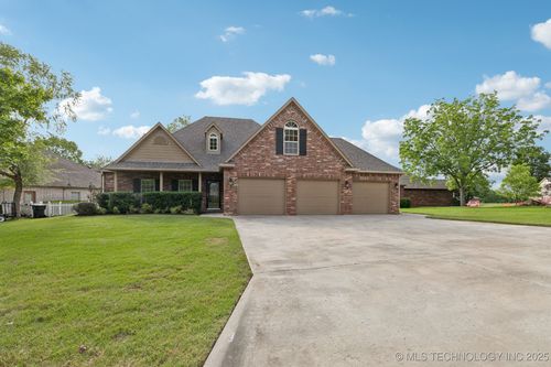 3200 Heritage Dr, Claremore, OK, 74019-4992 | Card Image