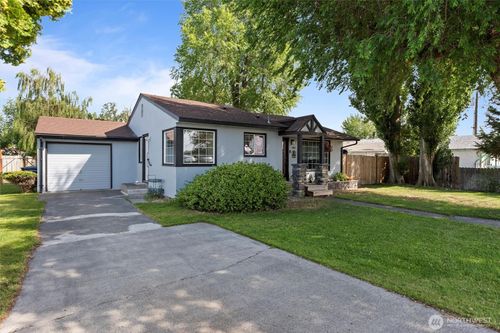 1821 W Peninsula Dr, Moses Lake, WA, 98837-2738 | Card Image