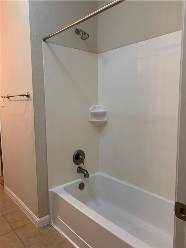 1118 Boxwood Loop, House other with 4 bedrooms, 2 bathrooms and 4 parking in Georgetown TX | Image 14