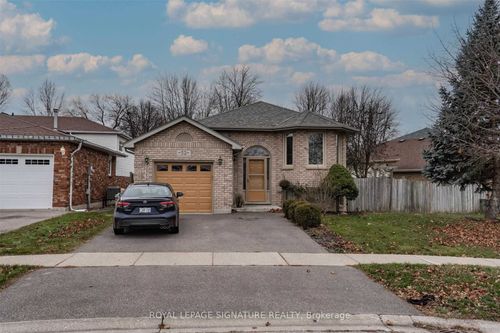 upper-52 Buchanan Cres, Brantford, ON, N3P2A6 | Card Image