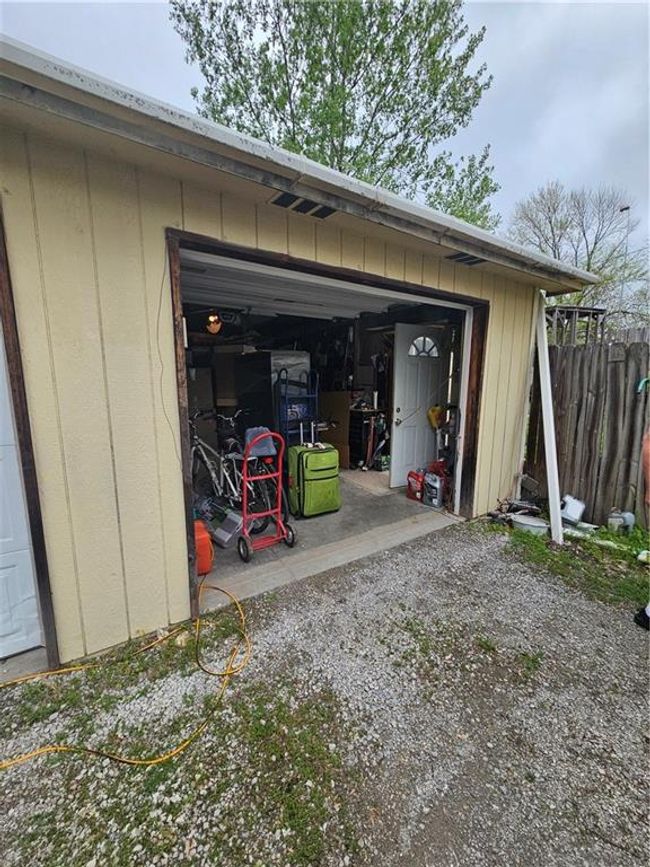 Garage with fence | Image 17