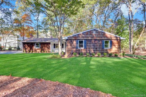 7 Canterbury Ct, East Setauket, NY, 11733-3707 | Card Image
