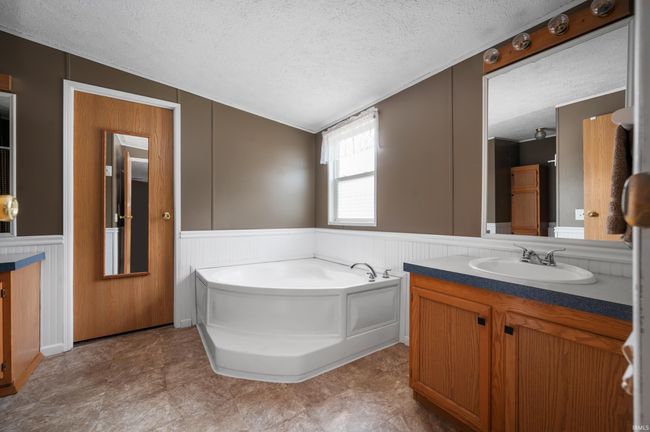 317 N Walnut St, House other with 4 bedrooms, 2 bathrooms and null parking in Mount Summit IN | Image 22