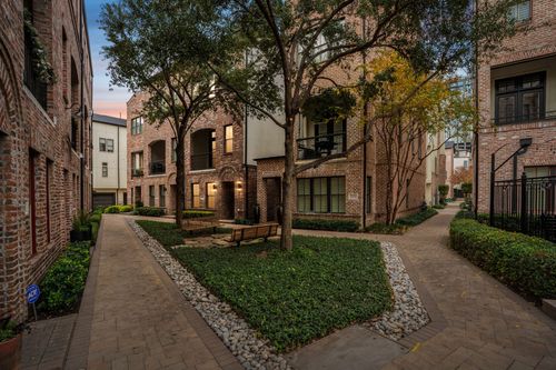 2138 Aylesport Dr, Dallas, TX, 75201-6301 | Card Image