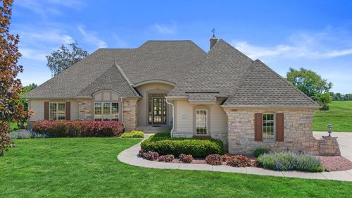 W358N6658 Spring Hollow Circle, Oconomowoc, WI, 53066 | Card Image