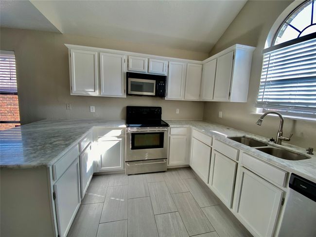 1510 Laguna Vista Way, House other with 3 bedrooms, 2 bathrooms and null parking in Grapevine TX | Image 5