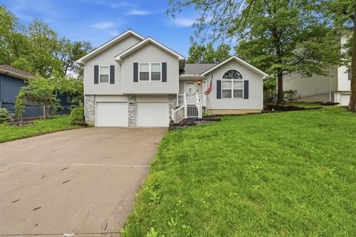 307 Sw 13th St, Oak Grove, MO, 64075-9225 | Card Image