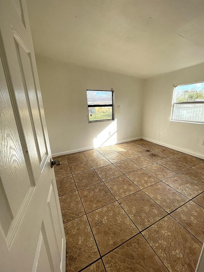 821 Rickey Jackson Blvd, House other with 5 bedrooms, 2 bathrooms and null parking in Pahokee FL | Image 16