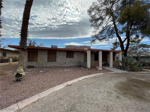 825 Lacy Ln, Las Vegas, NV, 89107-4449 | Card Image