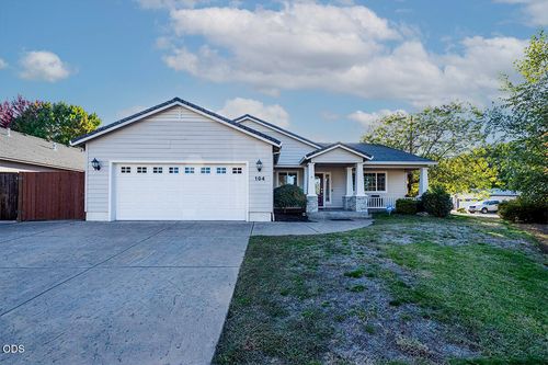 104 Glenwood Dr, Eagle Point, OR, 97524-8595 | Card Image
