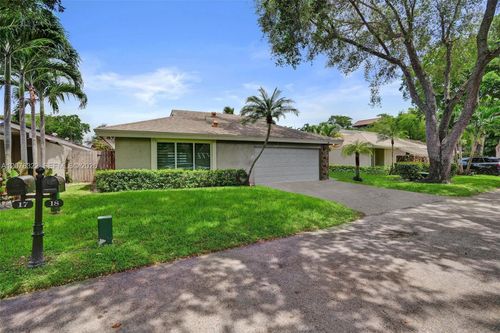 18 Boxwood Road, Hollywood, FL, 33021 | Card Image