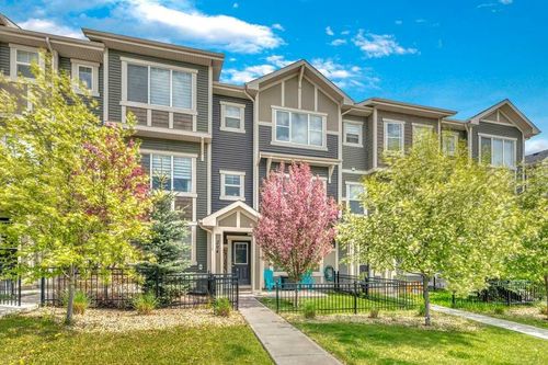 204 Sundown Road, Cochrane, AB, T4C2M5 | Card Image