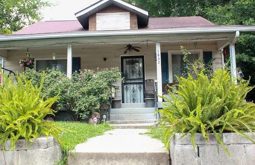 1832 10th Ave N, Nashville, TN, 37208-1528 | Card Image