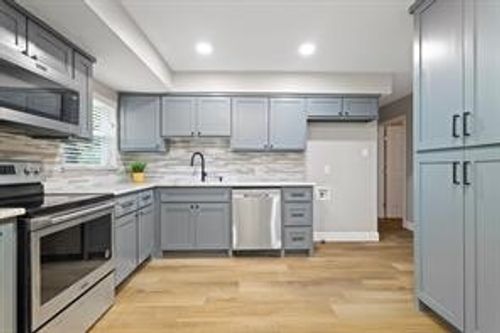 104 Shoreline Dr, Azle, TX, 76020-4034 | Card Image