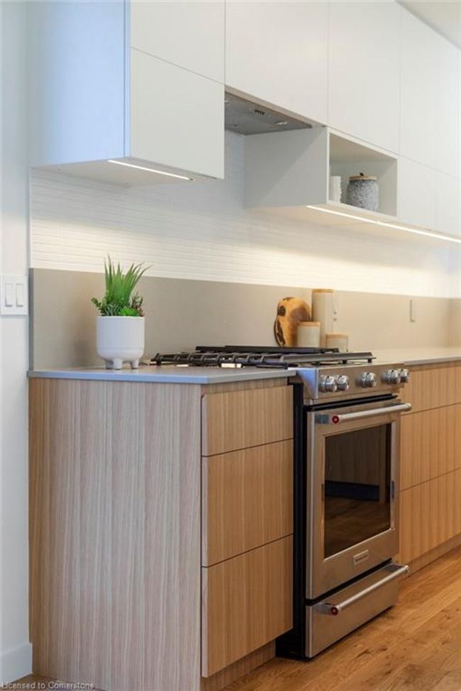 315 Park St W, House other with 5 bedrooms, 3 bathrooms and 2 parking in Dundas ON | Image 6
