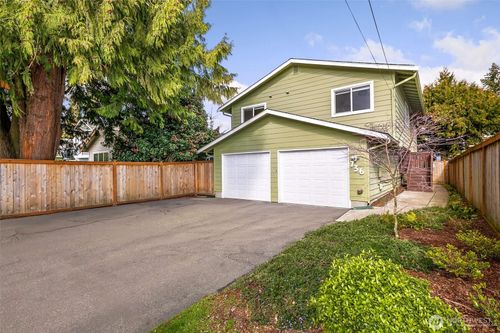 736 N 104th St, Seattle, WA, 98133-9212 | Card Image