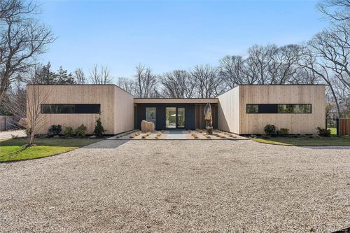 32 School St, East Hampton, NY, 11937-1610 | Card Image